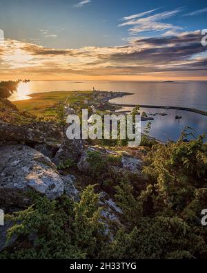 Soleil chaud sur Alnes sur Godøy, Norvège Banque D'Images