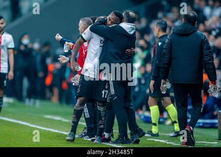 ISTANBUL, TURQUIE - OCTOBRE 25 : cyle Larin de Besiktas JK célèbre son but lors du match Super LIG entre Besiktas et Galatasaray au parc Vodafone le 25 octobre 2021 à Istanbul, Turquie (photo par TUR/Orange Pictures) Banque D'Images