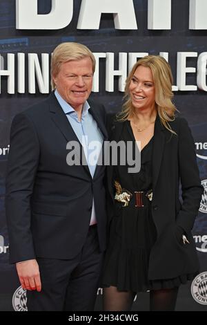 Oliver KAHN (PDG de FCB) avec sa femme Svenja.Première partie pour l'Amazonie documentaire original FC BAYERN Ð DERRIÈRE LA LÉGENDE le 25 octobre 2021 à l'Arri Kino à Munich, tapis rouge. Banque D'Images