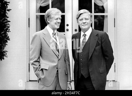 Le président américain Jimmy carter avec le chancelier de l'Allemagne de l'Ouest Helmut Schmidt, Maison Blanche, Washington, D.C., États-Unis,Marion S. Trikosko, US News & World Report Magazine Collection, 6 juin 1979 Banque D'Images