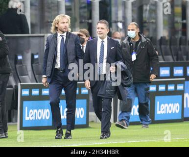 MILAN ITALIE- octobre 24 Stadio G Meazza Pavel nedved Fabio Paratici devant la série Un match entre le FC Inter et le FC Juventus au Stadio G. Meazza le 24 octobre 2021 à Milan, Italie. Banque D'Images