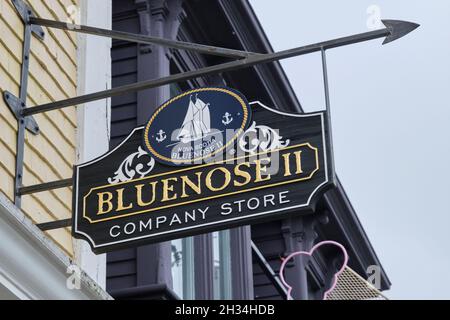 Signe du magasin BluesNose II Company sur le front de mer de Lunenburg, en Nouvelle-Écosse Banque D'Images