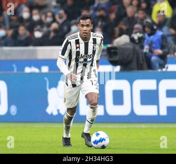 MILAN ITALIE- octobre 24 Stadio G Meazza Alex Sandro en action pendant la série Un match entre le FC Inter et le FC Juventus au Stadio G. Meazza le 24 octobre 2021 à Milan, Italie. Banque D'Images