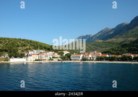 Vue pittoresque sur une plage de Drvenik, Riviera de Makarska, Croatie Banque D'Images