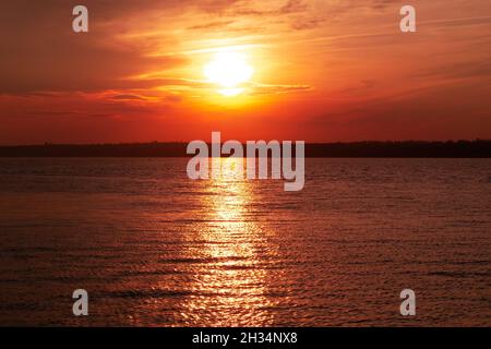 Senset ou heure du lever du soleil sur la mer.Belle période sur la mer. Banque D'Images