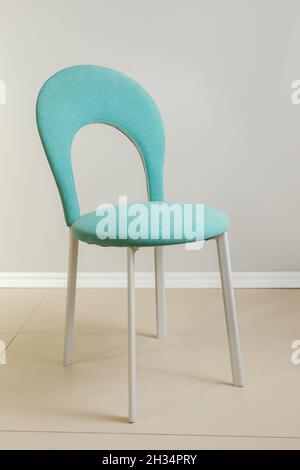 Fauteuil de cuisine moderne et contemporain avec tissus d'ameublement en velours. Banque D'Images