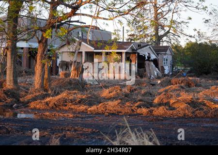 Ironton, États-Unis d'Amérique.24 septembre 2021.Des maisons et des bâtiments détruits sont dans la zone à la suite de l'ouragan Ida, le 24 septembre 2021, à Ironton, en Louisiane.Crédit : Julie Joseph/FEMA/Alay Live News Banque D'Images