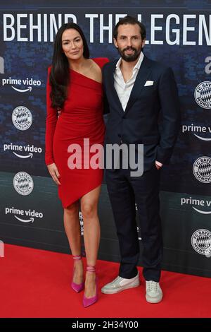 Quirin BERG (producteur) avec Kara Ann HECKER.Première partie pour l'Amazonie documentaire original FC BAYERN Ð DERRIÈRE LA LÉGENDE le 25 octobre 2021 à l'Arri Kino à Munich, tapis rouge. Banque D'Images