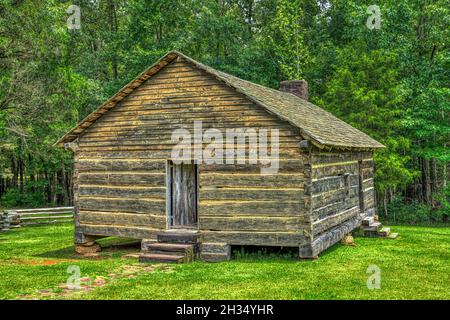 Réplique de l'église en rondins de Shiloh sur le champ de bataille du parc militaire national de Shiloh au Tennessee. Banque D'Images