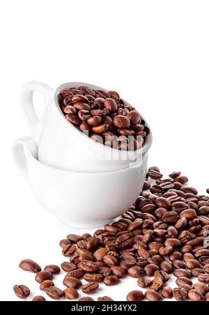 Deux tasses blanches avec grains de café Banque D'Images