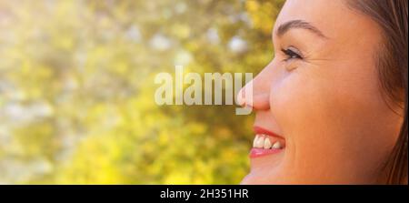 Femme portrait en gros plan.Nature.Automne.Profil. Banque D'Images