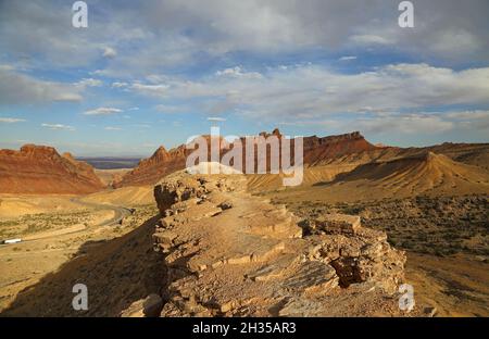 Falaise érodée dans Spotted Wolf Canyon, San Rafael Swell, Utah Banque D'Images