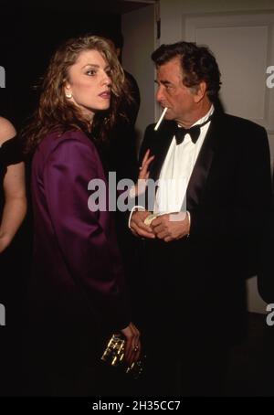 Peter Falk et Shera Danese Circa des années 80 crédit: Ralph Dominguez/MediaPunch Banque D'Images