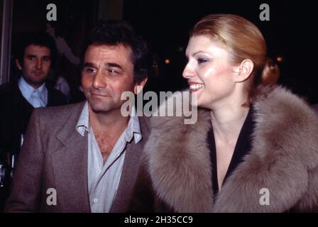 Peter Falk et Shera Danese Circa des années 80 crédit: Ralph Dominguez/MediaPunch Banque D'Images