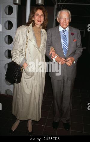 Douglas Fairbanks Jr. Et épouse Vera Shelton Circa 1990 crédit: Ralph Dominguez/MediaPunch Banque D'Images