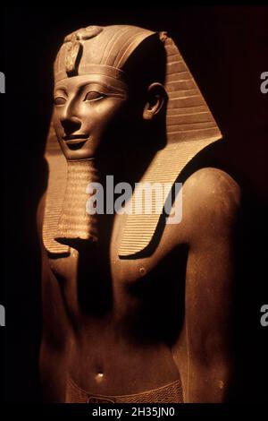 Statue de basalte Pharaon Tuthmosis III, Musée de Louxor, Louxor, Égypte Banque D'Images