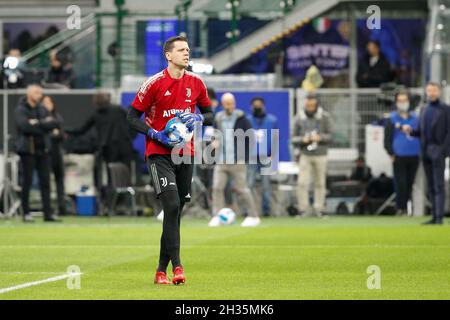 Milan, Italie.24 octobre 2021.Wojciech Szczesny (gardien de but de Juventus) pendant le match de football FC Inter contre Juventus, jour 9 de Serie A 2021-2022 au stade de San Siro.(Photo de Fabrizio Andrea Bertani/Pacific Press) crédit: Pacific Press Media production Corp./Alay Live News Banque D'Images