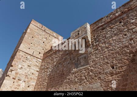 Tours et murs de la forteresse.Requena, Valence.Comunitat Valenciana.Espagne. Banque D'Images