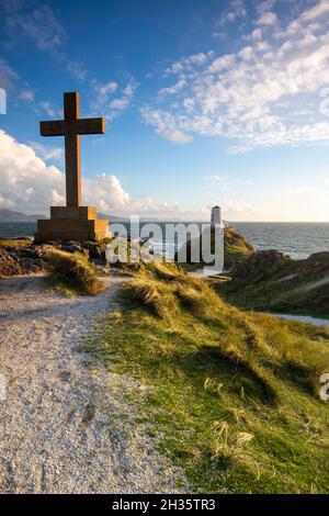 Crépuscule sur l'île de Llanddwyn, Anglesey pays de Galles Royaume-Uni Banque D'Images