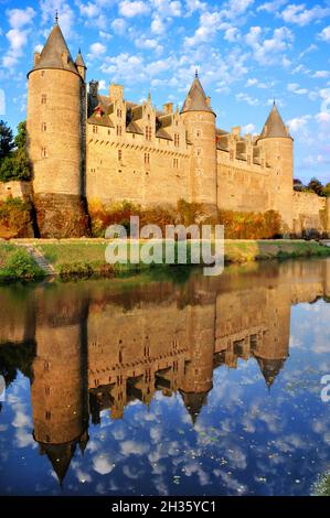 Josselin (Bretagne, Nord-Ouest du Franc) : Château de Josselin sur les rives de l'Oust, canal de Brest de Nantes Banque D'Images