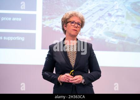 Hilde Merete Aasheim, PDG de Norsk Hydro, présente les résultats du troisième trimestre au siège social d'Hydros à Oslo, Norvège, le 26 octobre 2021.Photo: Terje Pedersen / NTB Banque D'Images