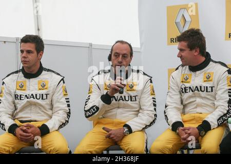 Bucarest, Roumanie, 10 Octobre 2009 : Les pilotes de l'équipe Renault participer à une conférence de presse à l'occasion de Renault Road Show tenu à Buch Banque D'Images