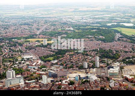 Image aérienne en direction de l'est depuis le centre-ville de Nottingham, dans le Nottinghamshire, en Angleterre Banque D'Images