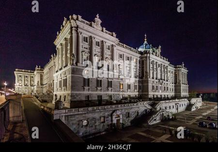 Vue en soirée du Palais Royal Palacio Real à Madrid, Espagne Banque D'Images