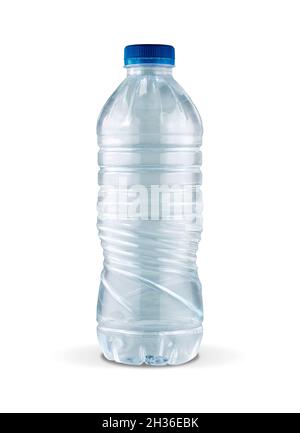 Bouteille d'eau en plastique sans étiquette sur fond blanc Banque D'Images