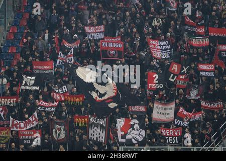 Bologne, Italie, le 23 octobre 2021.AC Milan fans lors de la série A match à Renato Dall'Ara, Bologne.Le crédit photo devrait se lire: Jonathan Moscrop / Sportimage Banque D'Images