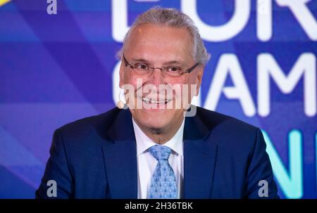 Munich, Allemagne.26 octobre 2021.Joachim Herrmann (CSU), ministre de l'intérieur de Bavière, participe à une conférence de presse dans le Parc olympique.Les ventes de billets pour les championnats d'Europe 2022 commencent sur 26.10.2021.Les championnats d'Europe se tiendront à Munich de 11 à 21.08.2022.Credit: Sven Hoppe/dpa/Alay Live News Banque D'Images