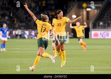 Sydney, Australie, 26 octobre 2021.Sam Kerr, d'Australie, célèbre le match international de football féminin entre Australian Matilda et le Brésil le 26 octobre 2021 au stade CommBank de Sydney, en Australie.Crédit : Steven Markham/Speed Media/Alay Live News Banque D'Images