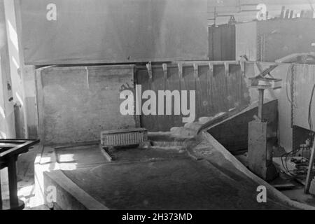 Flußbau Im Laboratorium à Karlsruhe, Deutschland 1930 er Jahre. Au laboratoire de génie de la rivière à Karlsruhe, Allemagne 1930. Banque D'Images