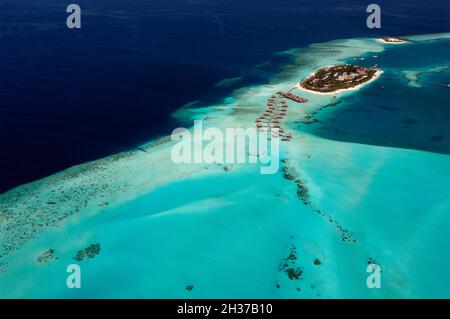 MALDIVES, SOUTH ARI ATOLL, RANGALI ISLAND, CONRAD HOTEL RESORT & SPA, VUE SUR L'AERAL Banque D'Images