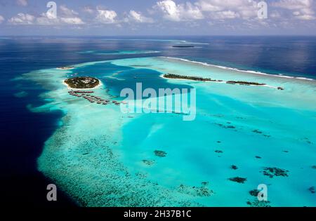 MALDIVES, SOUTH ARI ATOLL, RANGALI ISLAND, CONRAD HOTEL RESORT & SPA, VUE SUR L'AERAL Banque D'Images