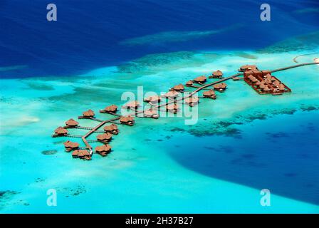 MALDIVES, SOUTH ARI ATOLL, RANGALI ISLAND, CONRAD HOTEL RESORT & SPA, VUE SUR L'AERAL Banque D'Images