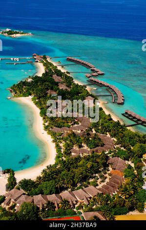 OCÉAN INDIEN, MALDIVES, VUE AÉRIENNE DU RESORT Banque D'Images