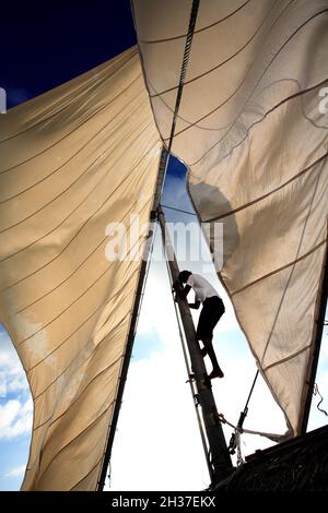 MALDIVES, ATOLL ARI, ÎLE DHONI MIGHILI, CHAQUE INVITÉ A SA VILLA ET SON PROPRE BATEAU TRADITIONNEL (DHONI) Banque D'Images