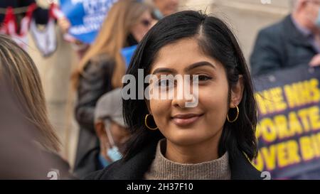 Londres, Royaume-Uni.26 octobre 2021.Rassemblement «protéger notre NHS» en face des chambres du Parlement en photo Zarah Sultana MP, crédit: Ian Davidson/Alay Live News Banque D'Images