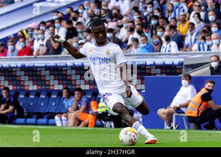BARCELONE - OCT 3 : Eduardo Camavinga en action pendant le match de la Liga entre le RCD Espanyol et le Real Madrid CF au stade RCDE le 3 octobre 2021 Banque D'Images