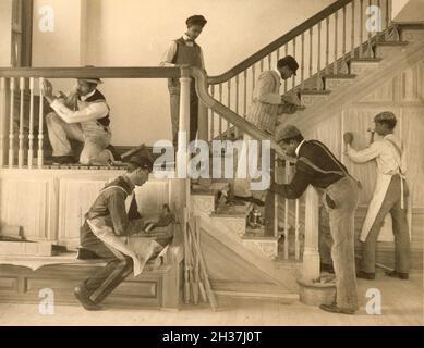 Frances Benjamin Johnston photographie vintage - étudiants travaillant sur une maison Banque D'Images