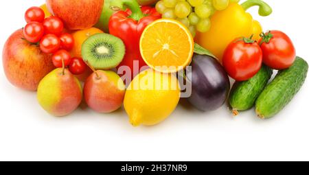 Légumes et fruits isolés sur fond blanc.Place pour votre texte.Photo large. Banque D'Images