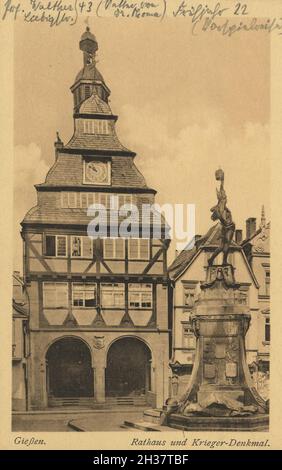 Rathaus und Kriegerdenkmal, Gießen, Hessen, Deutschland, Ansicht von CA 1910, digitale Reproduktion einer gemeinfreien Postkarte Banque D'Images