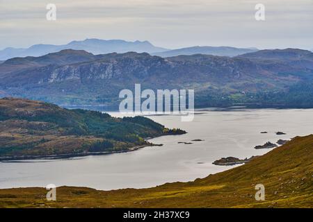 La vue est sur le Loch Kishorn depuis le col Applecross. Banque D'Images