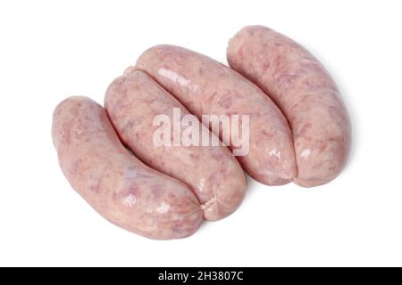 Saucisses de viande crue pour griller isolées sur blanc Banque D'Images