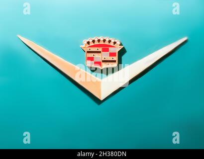 Chevrolet Bel Air affiche en gros plan l'emblème de la voiture américaine vintage de 1957 à Bakou, en Azerbaïdjan - avril 12,2017 Banque D'Images