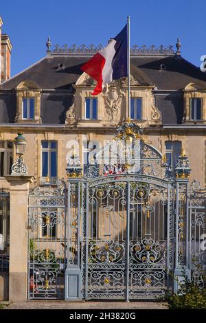 France, Bretagne, Rennes, Préfecture, drapeau français, Banque D'Images