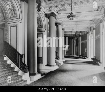 Photographie d'époque de Frances Benjamin Johnston - Hall dans le New Theatre, New York Banque D'Images