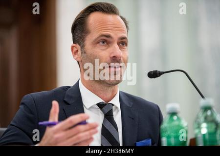 Washington, États-Unis d'Amérique.26 octobre 2021.Michael Beckerman, vice-président et chef de la politique publique, Amériques, TikTok, comparaît lors d'une audience du Comité sénatorial sur le commerce, la science et les transports - sous-comité sur la protection des consommateurs, la sécurité des produits et la sécurité des données pour examiner la protection des enfants en ligne, en se concentrant sur Snapchat, TikTok,Et YouTube, dans le bureau du Sénat Russell à Washington, DC, le mardi 26 octobre 2021.Crédit: Rod Lamkey/CNP/Sipa USA crédit: SIPA USA/Alay Live News Banque D'Images