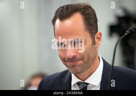 Washington, États-Unis d'Amérique.26 octobre 2021.Michael Beckerman, vice-président et chef de la politique publique, Amériques, TikTok, comparaît lors d'une audience du Comité sénatorial sur le commerce, la science et les transports - sous-comité sur la protection des consommateurs, la sécurité des produits et la sécurité des données pour examiner la protection des enfants en ligne, en se concentrant sur Snapchat, TikTok,Et YouTube, dans le bureau du Sénat Russell à Washington, DC, le mardi 26 octobre 2021.Crédit: Rod Lamkey/CNP/Sipa USA crédit: SIPA USA/Alay Live News Banque D'Images